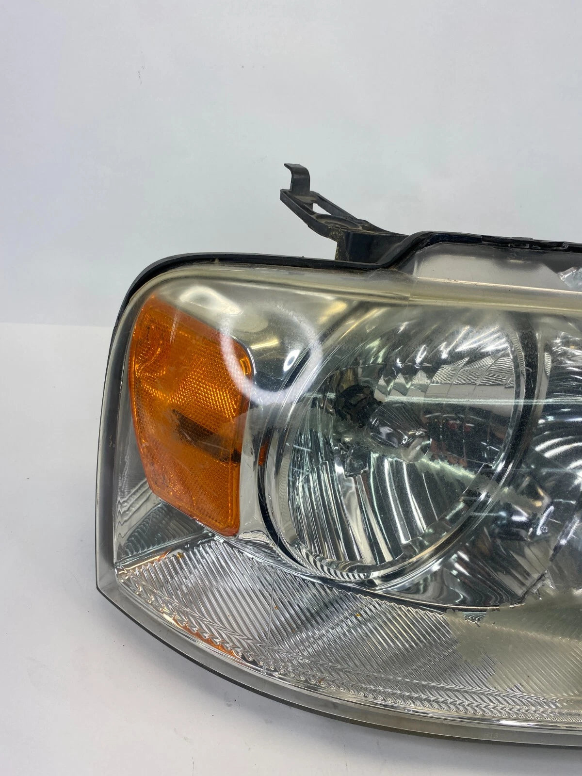 04-08 FORD F-150 RIGHT HEADLIGHT LIGHT HEADLAMP HALOGEN CHROME 4L3X-13005-A OEM