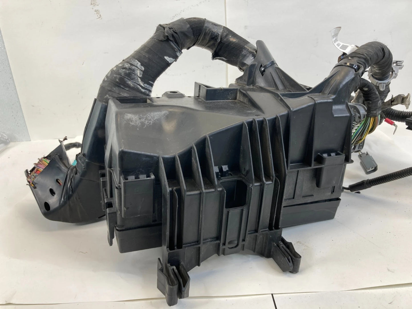 2013-2019 Ford Taurus Police Sedan Under Hood Cabin Fuse Relay Junction Block