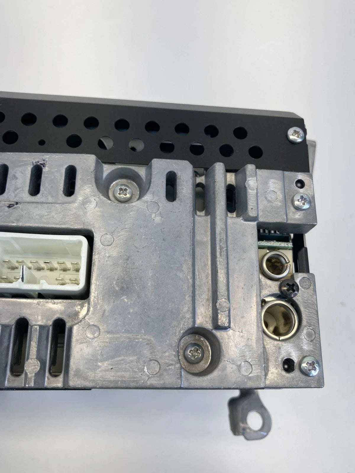 09 10 11 TOYOTA YARIS AM / FM RADIO CD CASSETTE PLAYER RECEIVER 86120-52A20 OEM