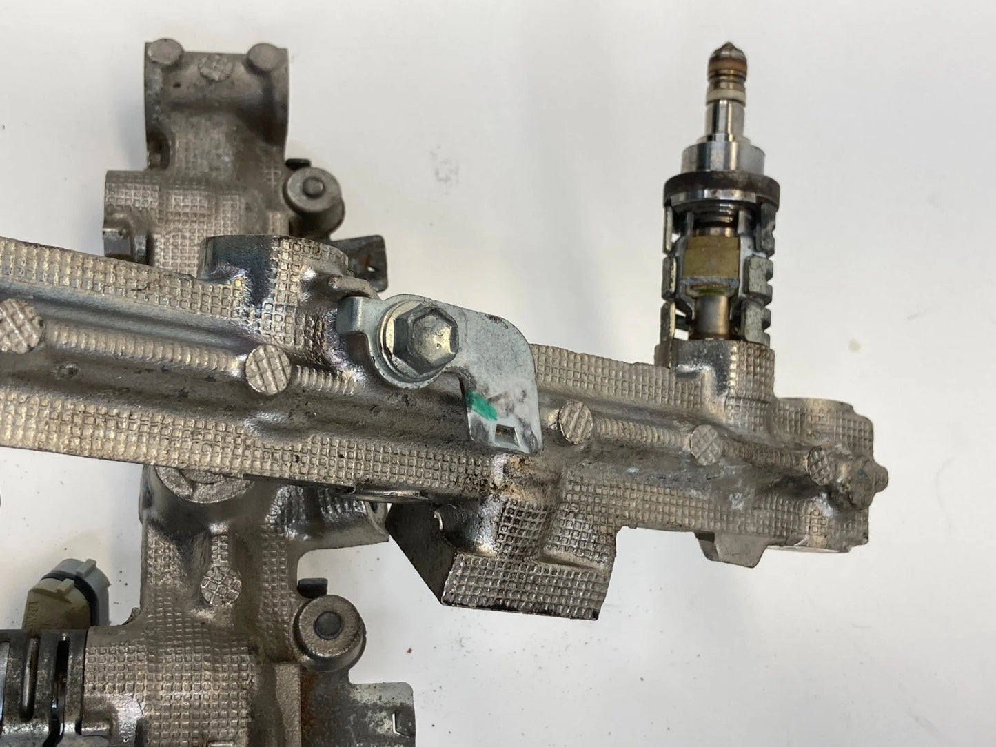 2007-2011 LEXUS GS350 3.5L ENGINE LOWER FUEL INJECTION RAIL LINE OEM