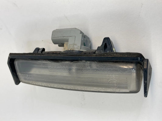 2002-2011 TOYOTA CAMRY REAR TRUNK LID LICENSE PLATE LIGHT LAMP LENS OEM E130553