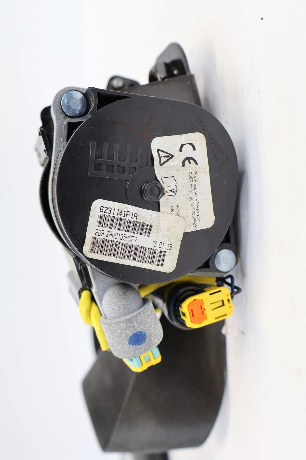 2012-2015 VOLKSWAGEN PASSAT FRONT LEFT DRIVER SEAT BELT RETRACTOR 561857705D OEM