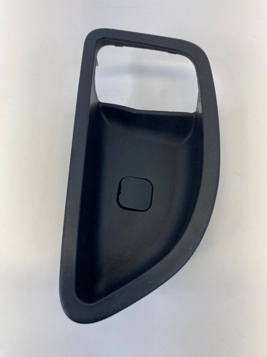 2013-2017 HYUNDAI ELANTRA GT INTERIOR RIGHT DOOR HANDLE BEZEL COVER 82621-A5000