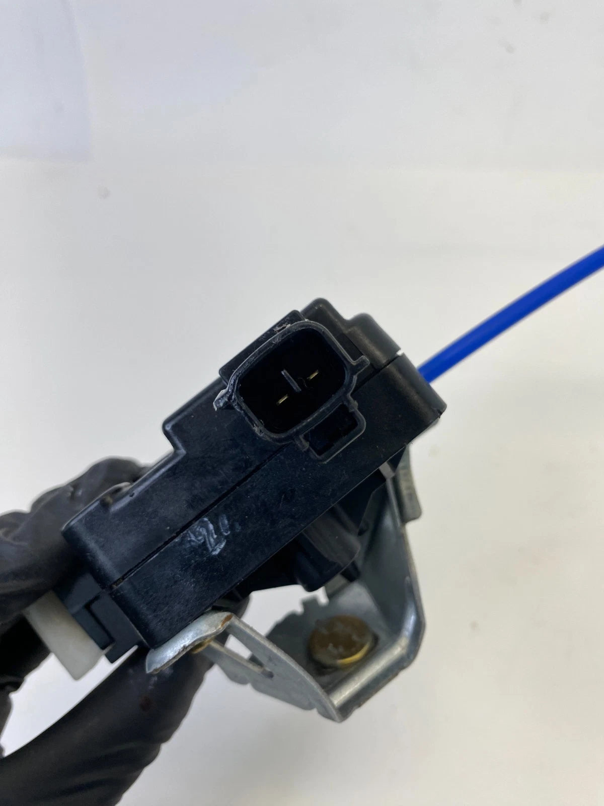 2002 2003 LEXUS ES300 FUEL FILLER LID DOOR OPENING FLAP ACTUATOR ASSY OEM