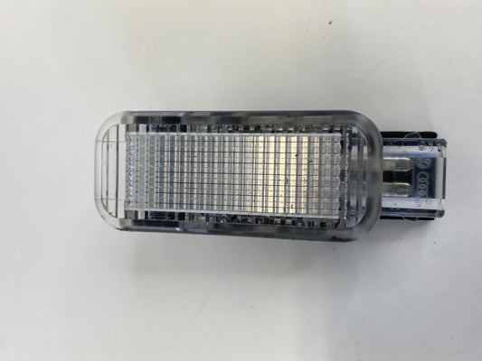 2007-2016 AUDI A4 QUATTRO FRONT RIGHT INNER DOOR PANEL COURTESY LIGHT LAMP OEM