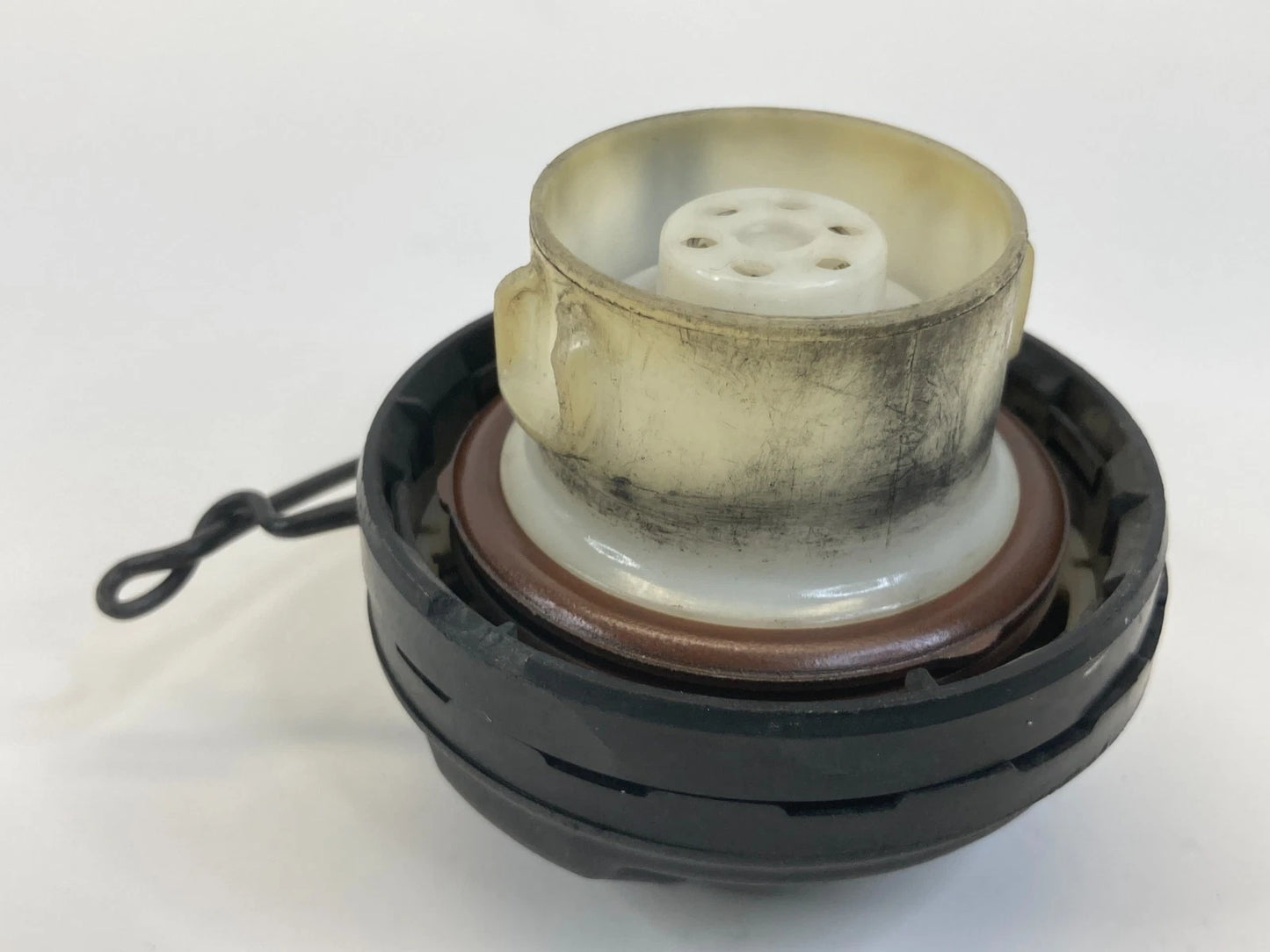 04 05 06 07 08 09 TOYOTA PRIUS GAS FUEL TANK CAP WITH TETHER STRAP OEM FACTORY