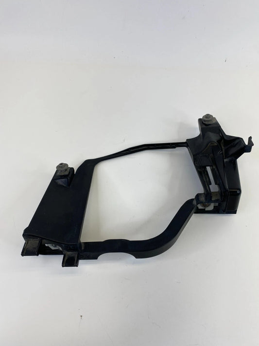2006 2007 BMW 530XI FRONT LEFT SIDE HEADLIGHT HEADLAMP BRACKET SUPPORT 15373700