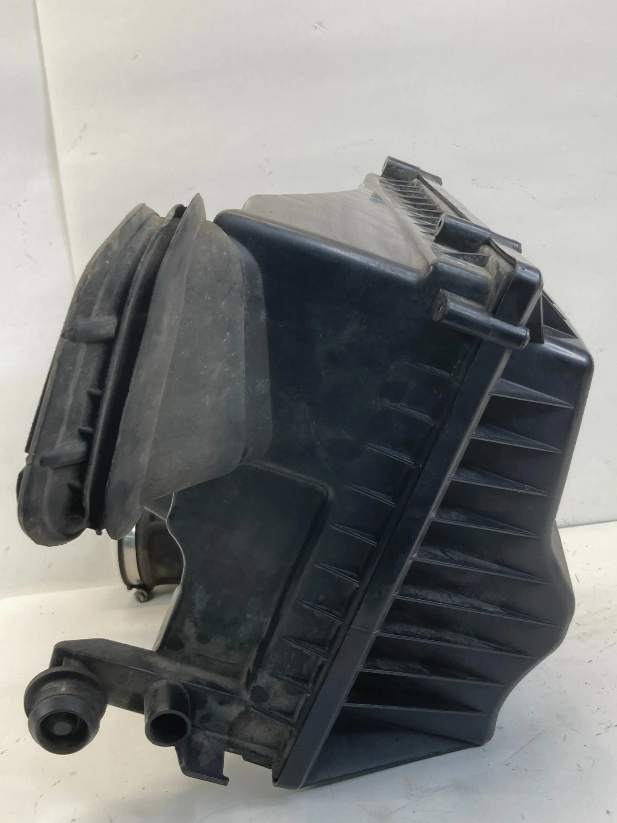 2011 2012 CHEVROLET CRUZE 1.8L AIR INTAKE CLEANER FILTER BOX HOUSING W/ HOSE OEM
