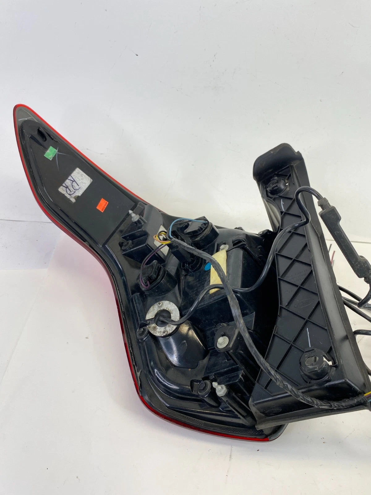 2016-2019 FORD INTERCEPTOR UTILITY REAR RIGHT SIDE TAILLIGHT TAIL LAMP OEM