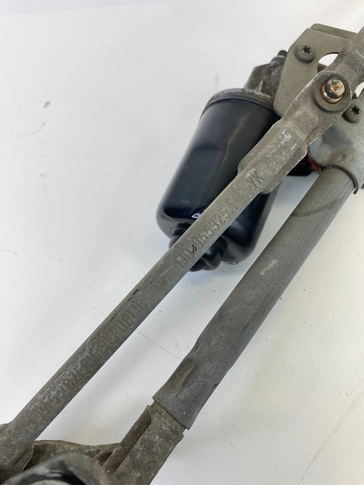 1998-2010 VOLKSWAGEN NEW BEETLE WIPER MOTOR TRANSMISSION LINKAGE 1C1955023A OEM