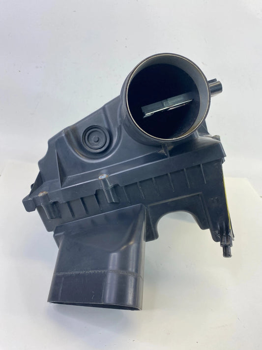 2011-2013 BUICK REGAL 2.4L AIR INTAKE CLEANER BOX HOUSING COVER OEM 55561774