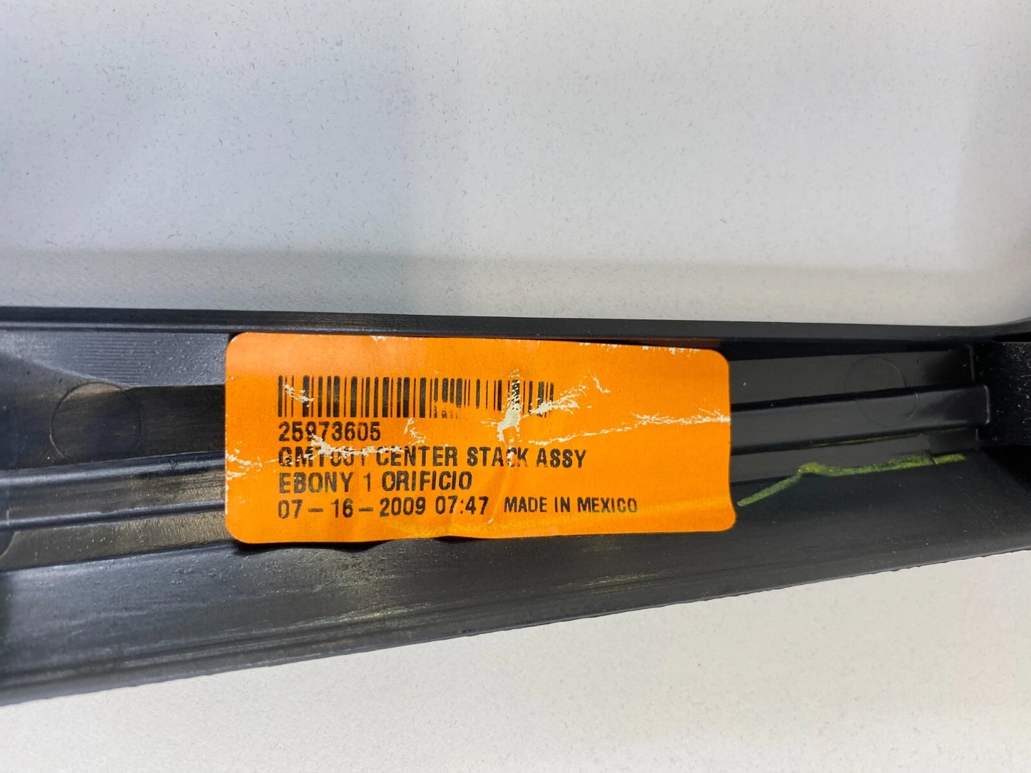 2006-2011 CHEVROLET HHR CENTER DASH RADIO CLIMATE CONTROL BEZEL 25833234 OEM
