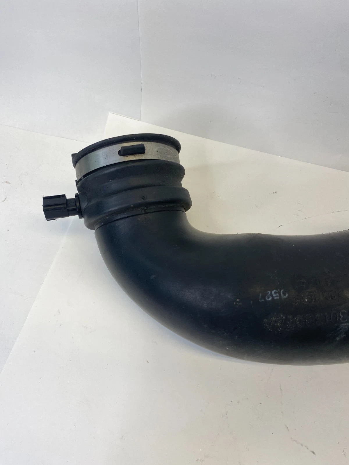 02-07 JEEP LIBERTY 3.7L AIR INTAKE DUCT & UPPER AIR FILTER HOUSING 53013727AA