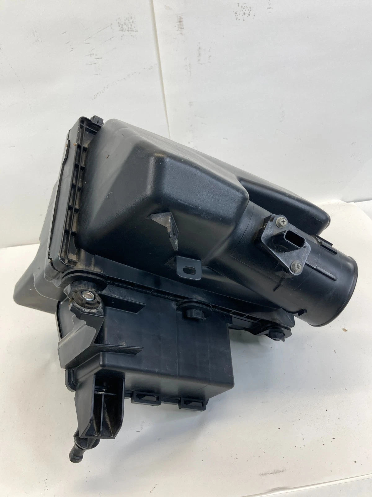 2013-2017 Nissan Quest 3.5L V6 A/T Air Intake Cleaner Box w/ Maf Sensor OEM