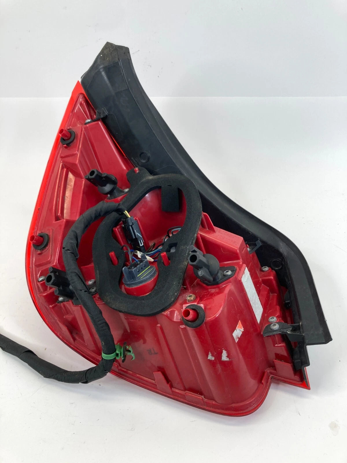 2013-2015 CHEVROLET MALIBU REAR RIGHT TAIL LIGHT LAMP OUTER TAILLIGHT LAMP OEM