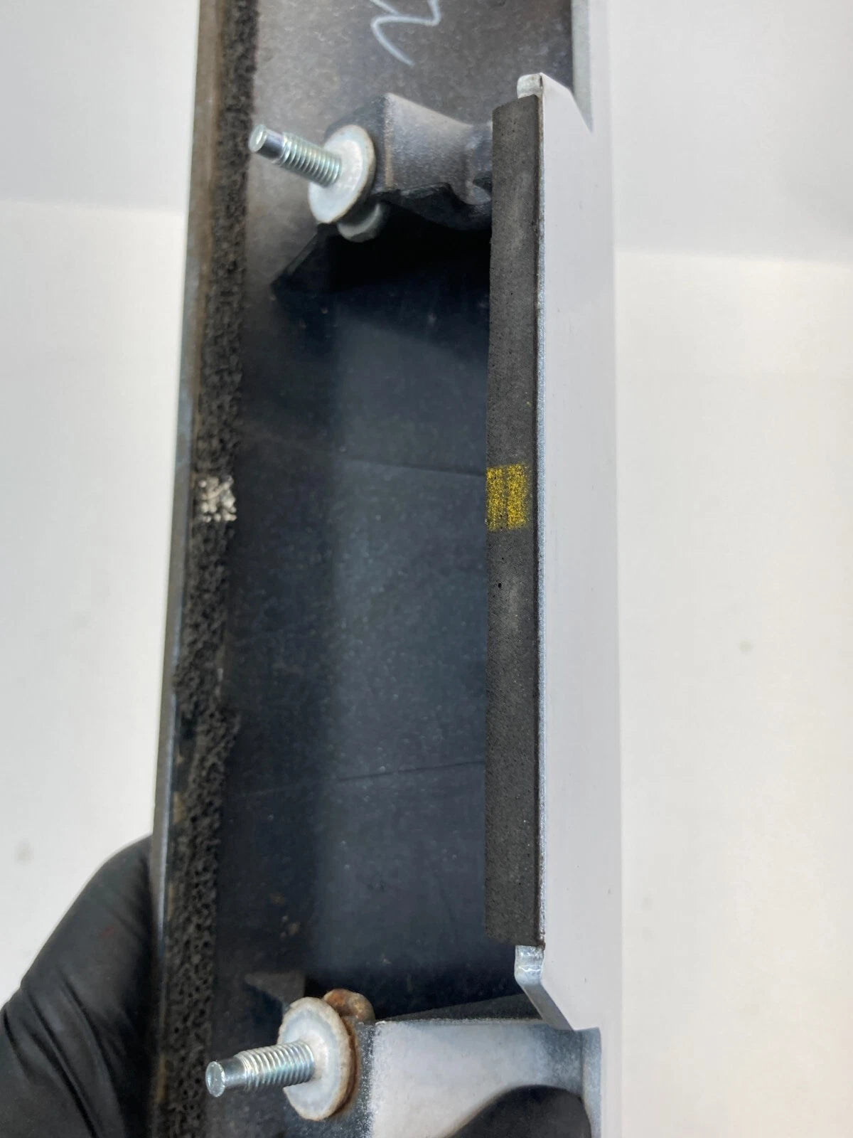 2007 2008 NISSAN SENTRA SEDAN TRUNK LID LICENSE PLATE MOLDING TRIM 84810-ET00A