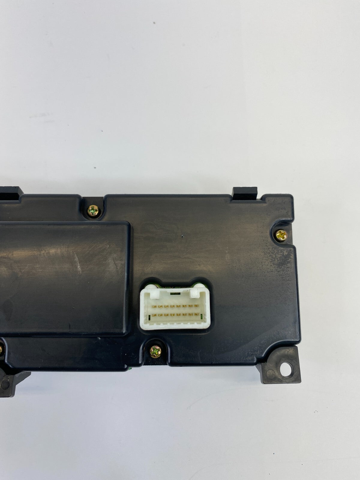 06 Nissan Maxima Radio Receiver AM/FM CD Disc Control Panel Faceplate 28395ZK00C