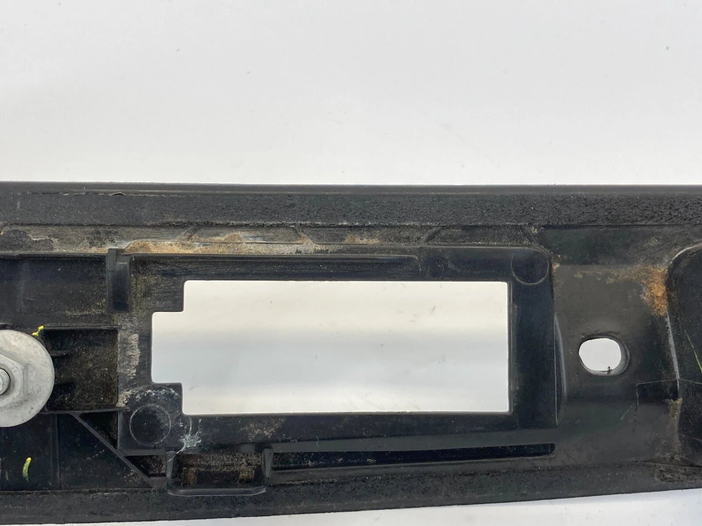 2009 2010 09 10 DODGE JOURNEY REAR TRUNK LID LICENSE LAMP LIGHT MOLDING BEZEL