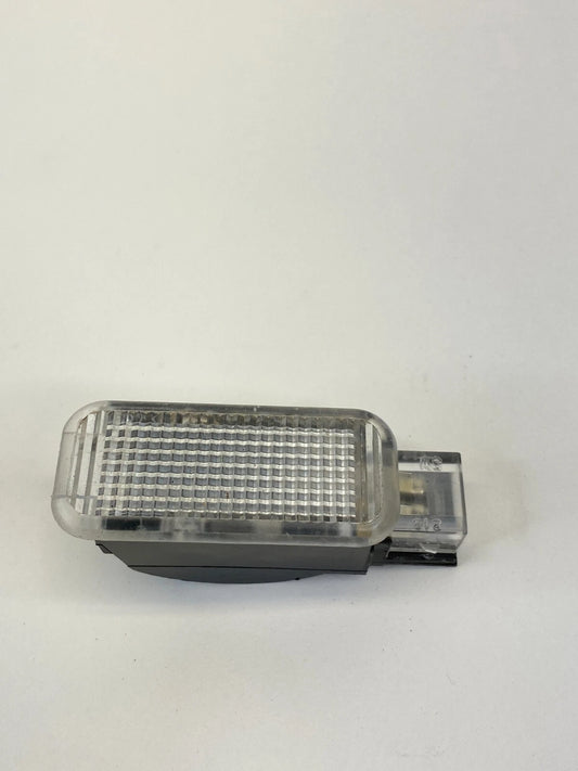 2001-2005 VOLKSWAGEN PASSAT WAGON 4-DR REAR RIGHT DOOR COURTESY LIGHT 3B0947415B