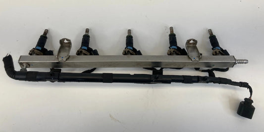 2012-2014 VOLKSWAGEN PASSAT 2.5L FUEL INJECTOR RAIL WITH 5 INJECTORS AND HARNESS