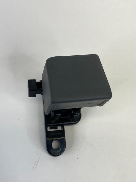 2010 2011 10 11 Toyota Prius Glove Box Compartment Latch Lock Release Button OEM