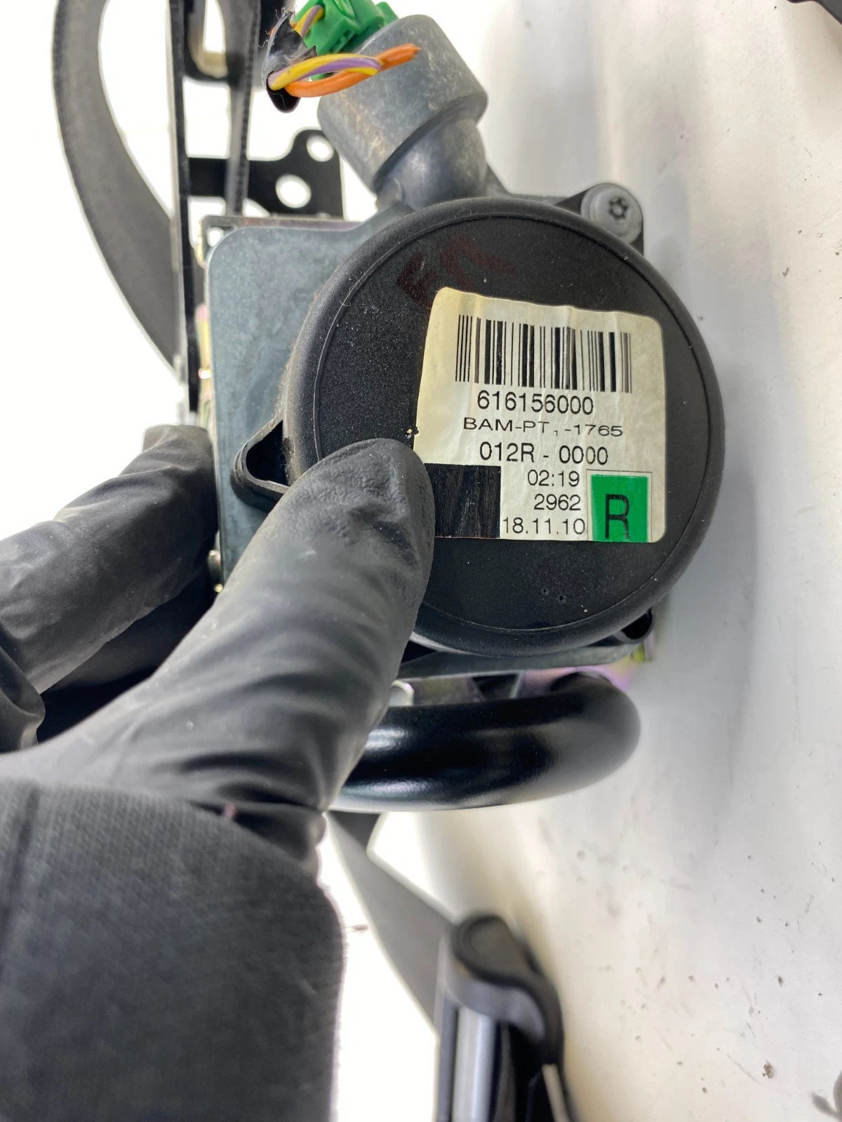 2012-2018 Volvo S60 Front Right Passenger Side Seat Belt Retractor 616156000 OEM