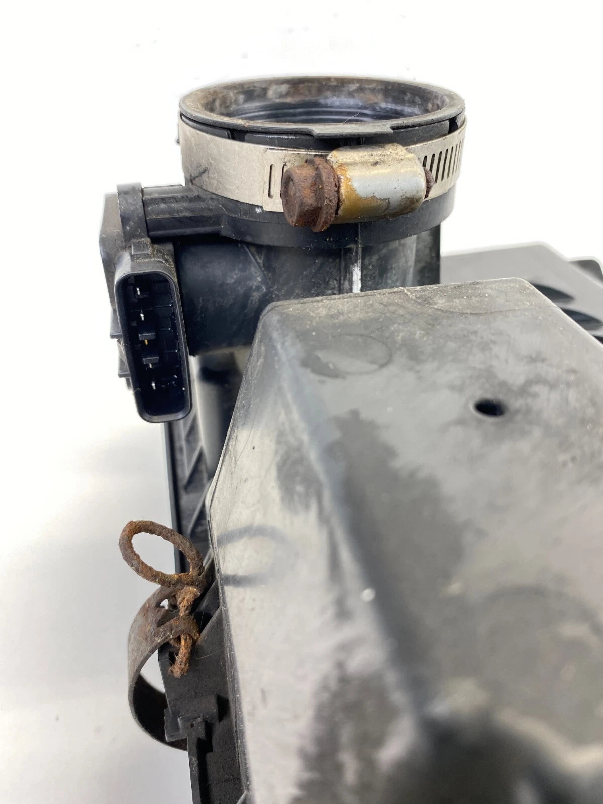 2004-2009 TOYOTA PRIUS 1.5L AIR CLEANER FILTER BOX UPPER & LOWER HOUSING OEM