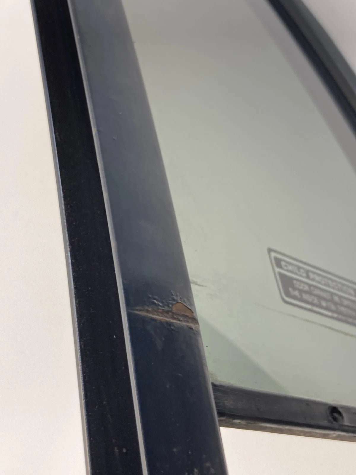 1993-1998 JEEP GRAND CHEROKEE REAR LEFT SIDE DOOR QUARTER WINDOW GLASS FIXED OEM