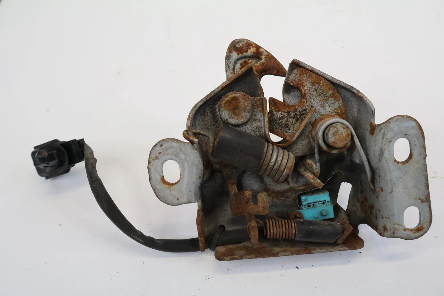 2010-2013 SUZUKI KIZASHI FRONT ENGINE HOOD LOCK BONNET LATCH RELEASE OEM FACTORY