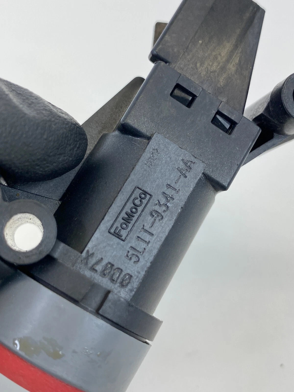2008-2011 FORD FOCUS FIRST INERTIA FUEL PUMP SHUT-OFF SWITCH BUTTON OEM