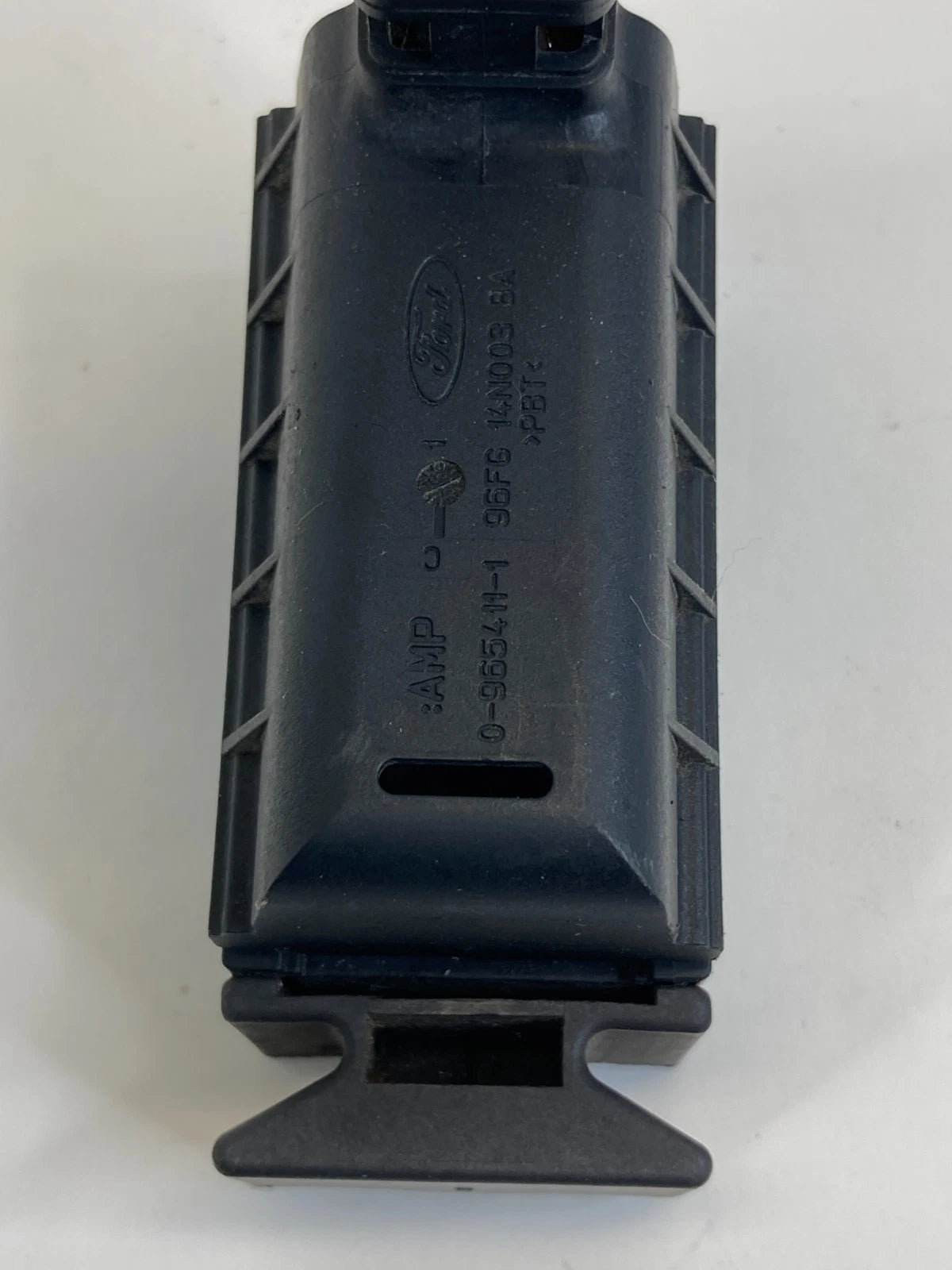 1998-2002 LINCOLN TOWN CAR ABS PUMP ANTI-LOCK BRAKE WIRING CONNECTOR PLUG OEM