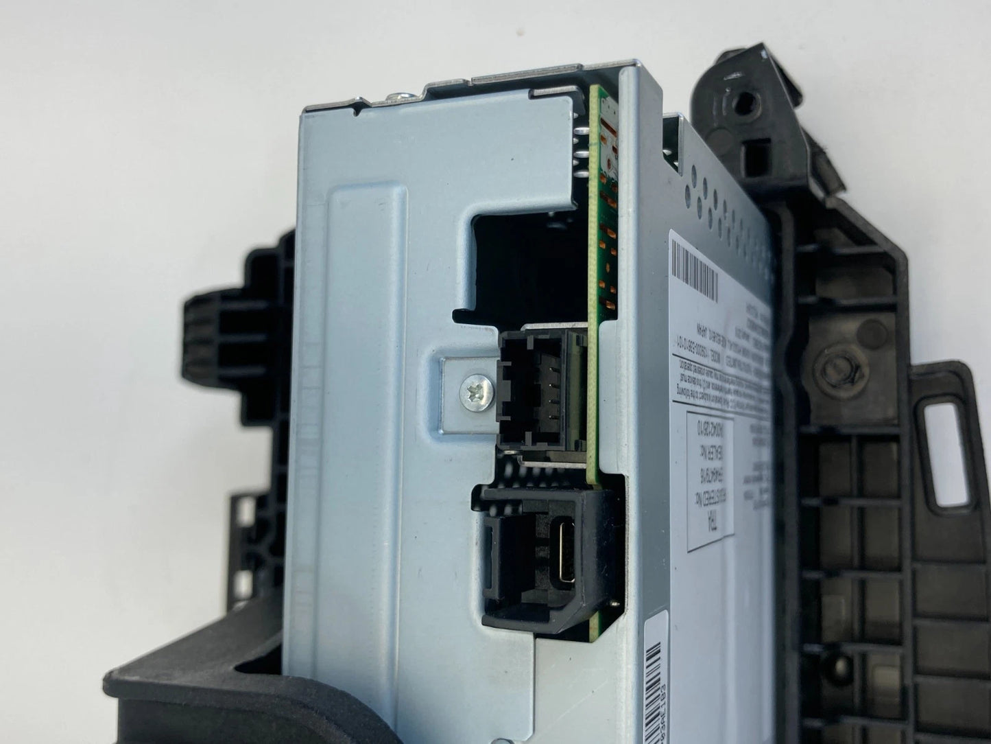 2018-2020 Chevrolet Trax Audio Screen Radio AM/FM CD Radio Player 84388576 OEM