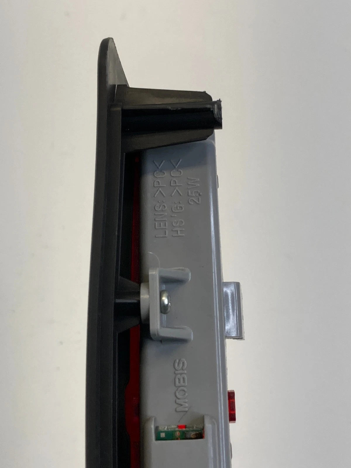 2011-2014 HYUNDAI SONATA REAR HIGH MOUNT LAMP 3RD THIRD BRAKE STOP LIGHT OEM