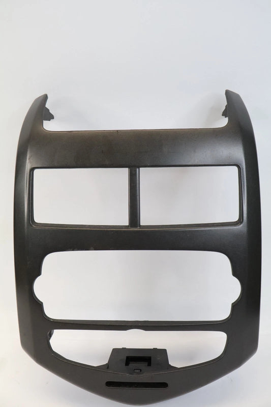 2012-2016 CHEVROLET SONIC CENTER DASH RADIO TRIM BEZEL 95157880 OEM FACTORY