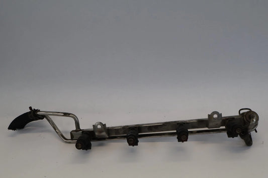 02-04 VOLKSWAGEN JETTA 1.8L AT FUEL INJECTION RAIL W/ INJECTORS 06A-133-681-B