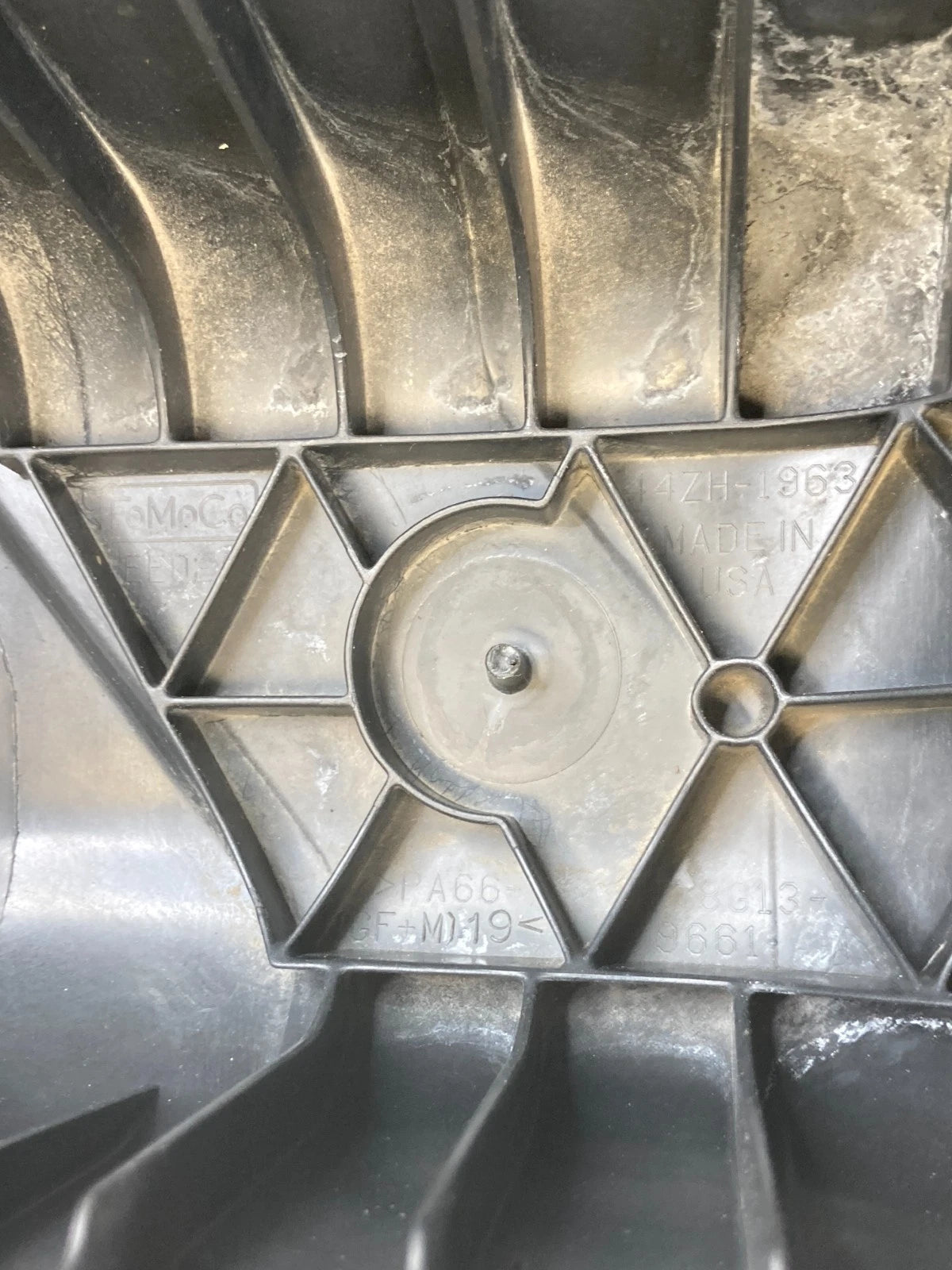 2009-2015 FORD FLEX AIR CLEANER INTAKE FILTER BOX UPPER COVER 3L3A-12B579-BA