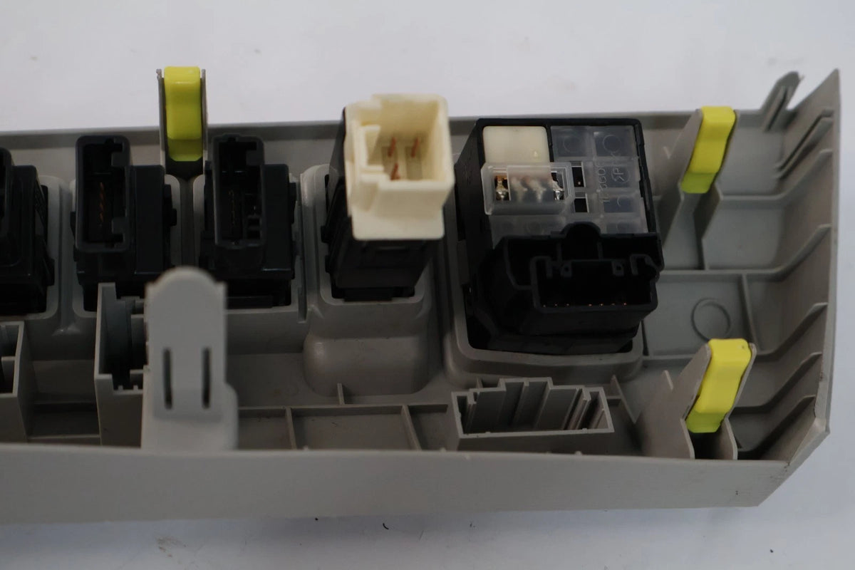2011-2014 TOYOTA SIENNA DASH MIRROR TRACTION REAR VENT & SAFETY ASSIST SWITCHES