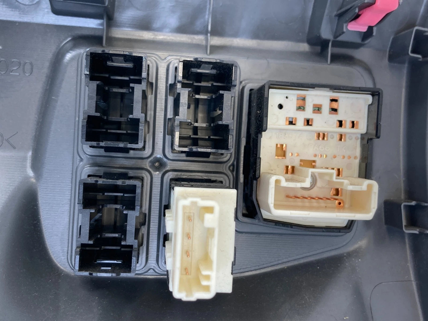 2010 2011 TOYOTA PRIUS DASH LEFT DRIVER LOWER PANEL COVER W SWITCHES 55480-47020