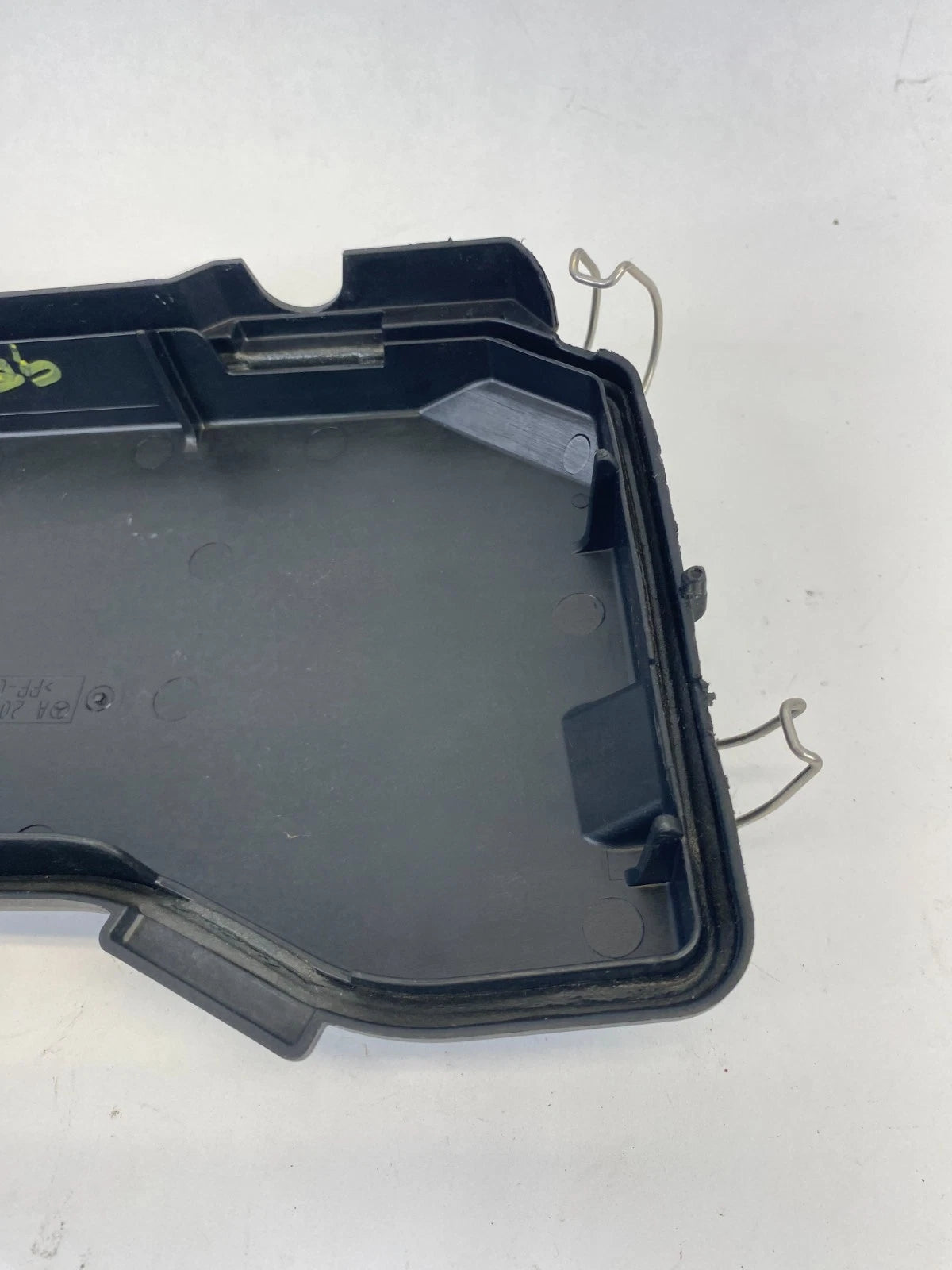 10-12 MERCEDES GLK350 ENGINE FUSE RELAY BOX COMPARTMENT COVER LID A2045400082