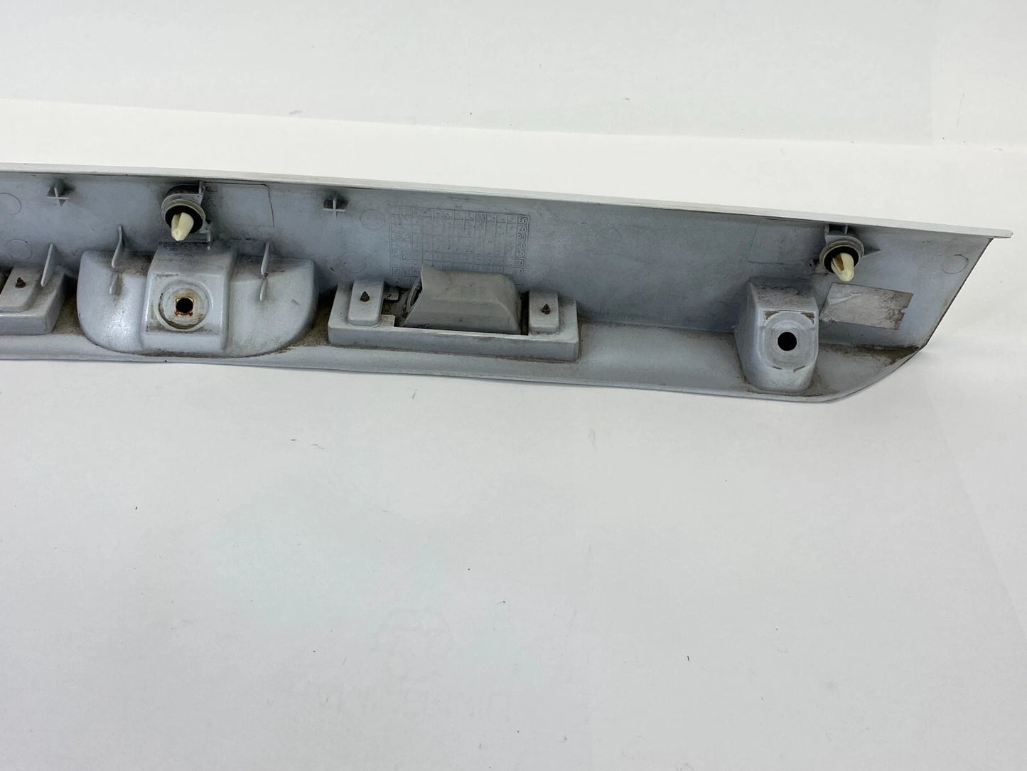 07-11 CHEVY AVEO 5 AVEO5 HATCHBACK REAR TRUNK LICENSE PLATE MOLDING LIGHT EMBLEM