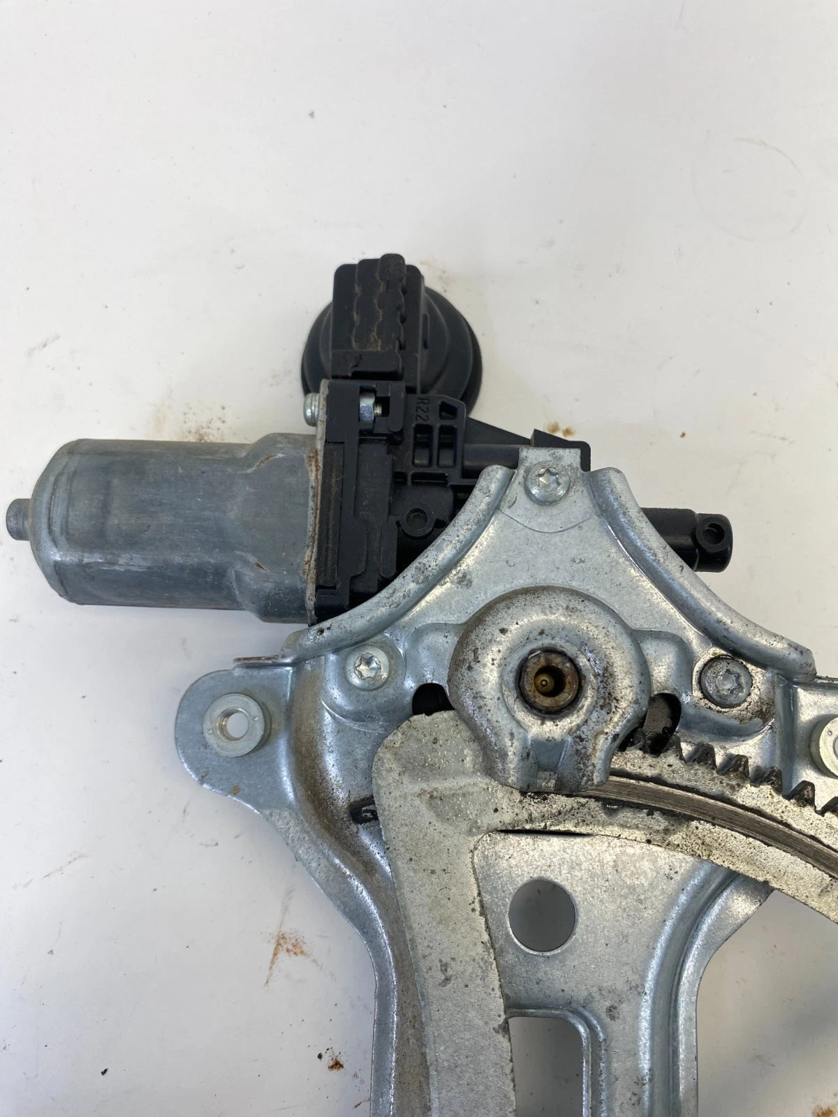 2004-2010 TOYOTA SIENNA FRONT RIGHT PASSENGER POWER WINDOW REGULATOR MOTOR OEM