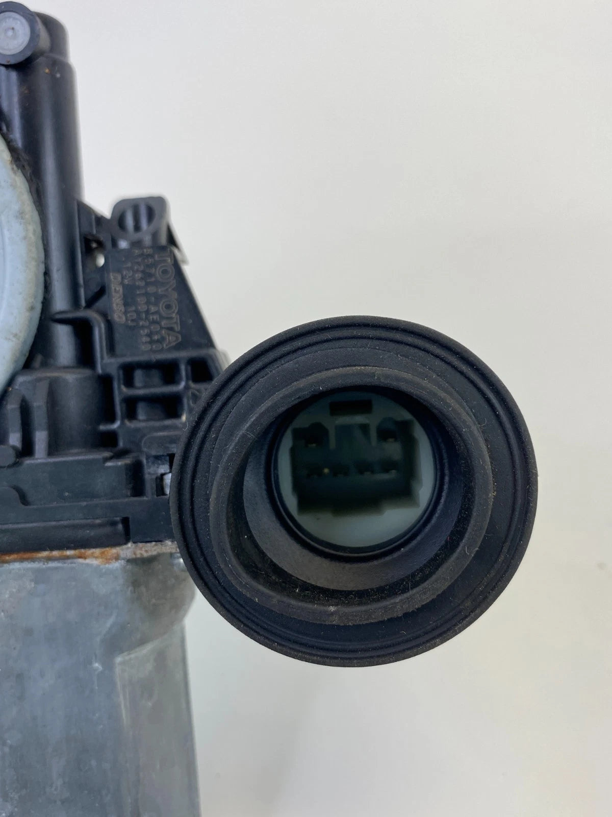 2007-2017 TOYOTA CAMRY FRONT RIGHT SIDE DOOR POWER WINDOW MOTOR 85710-AE010 OEM