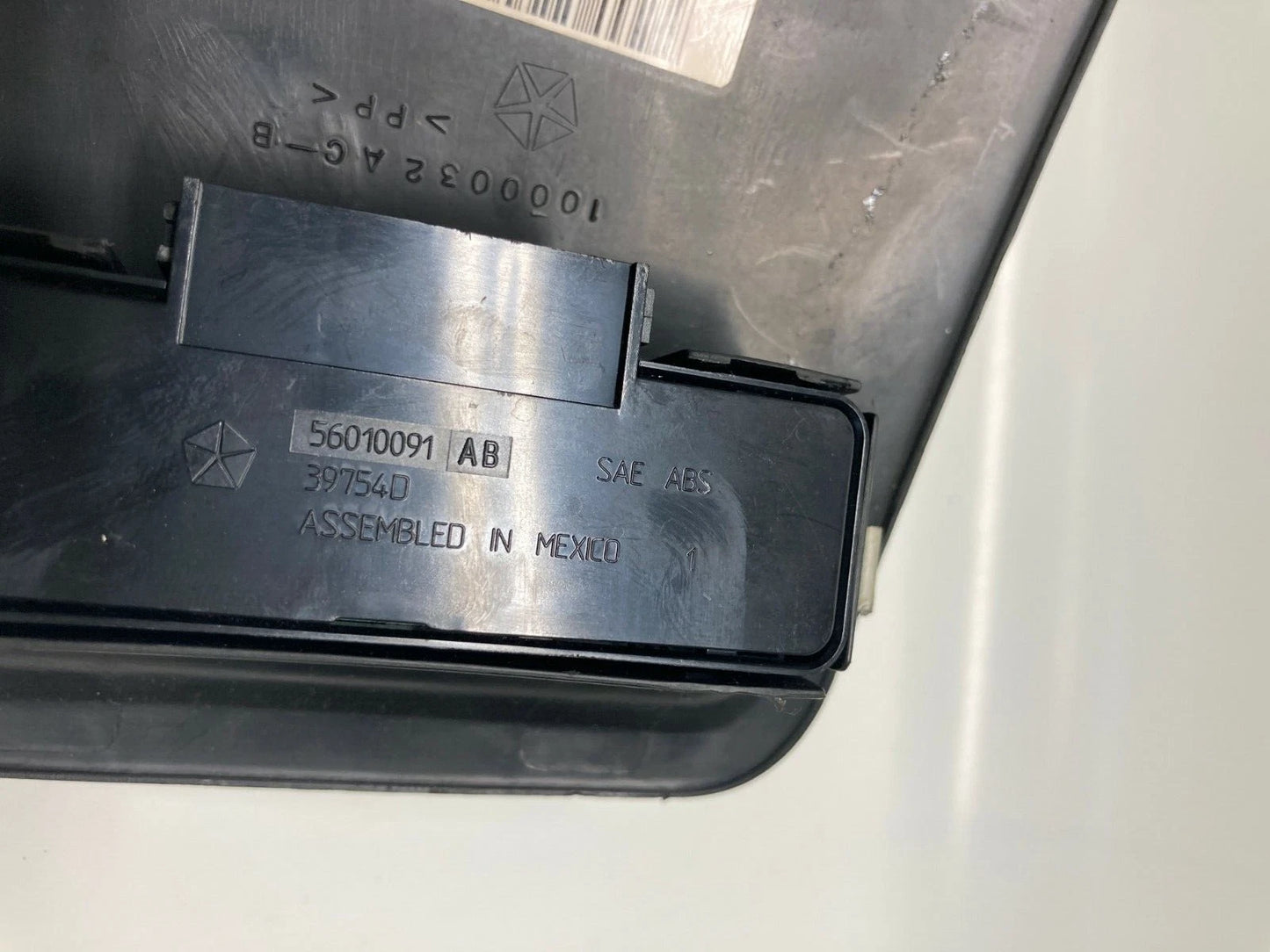 02-07 JEEP LIBERTY REAR CENTER CONSOLE POWER WINDOW SWITCH W/ BEZEL 5GP28XDVAD