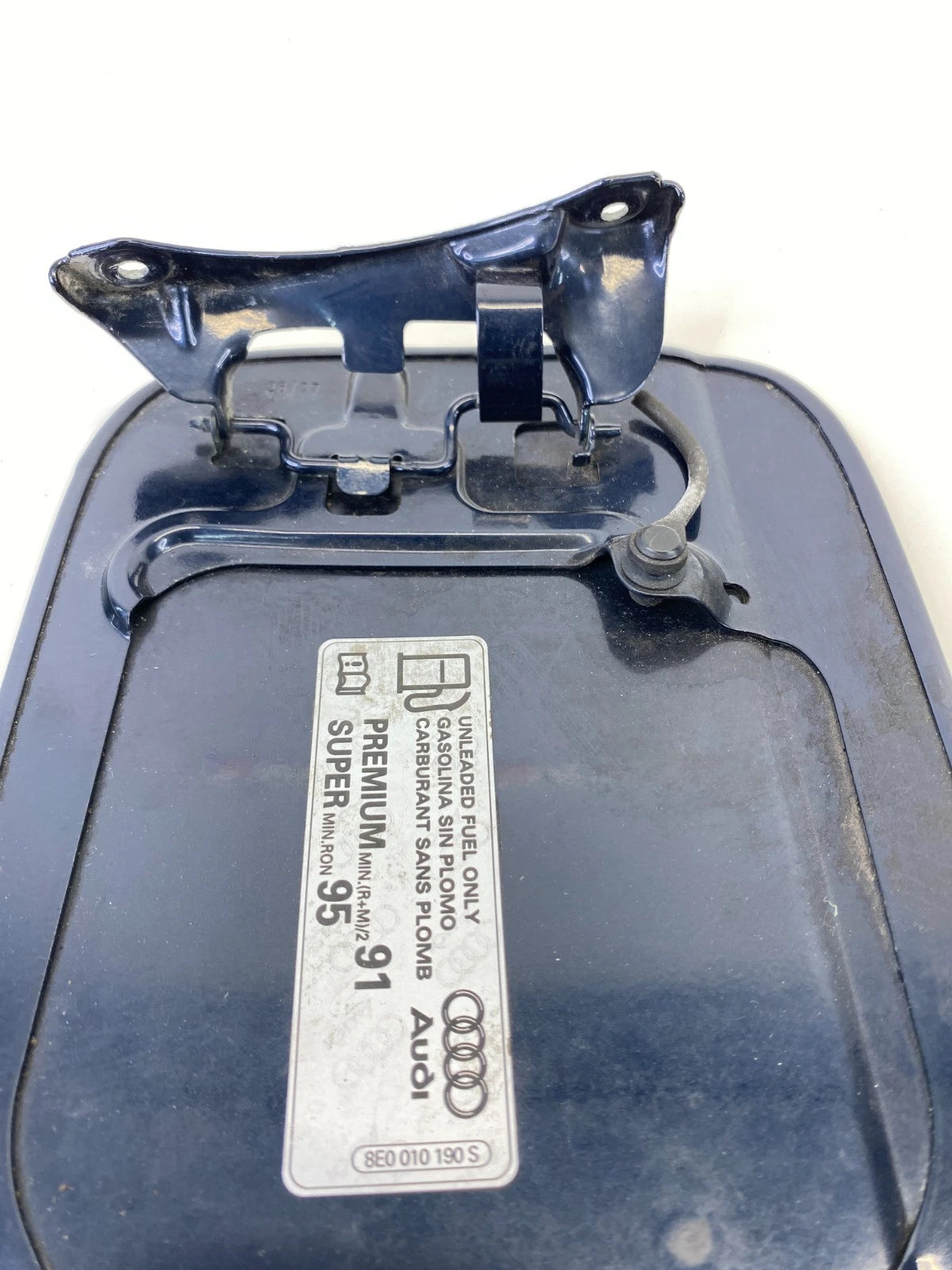 2005-2008 AUDI A4 QUATTRO FUEL FILLER GAS DOOR COVER LID 8E0-010-190-S OEM