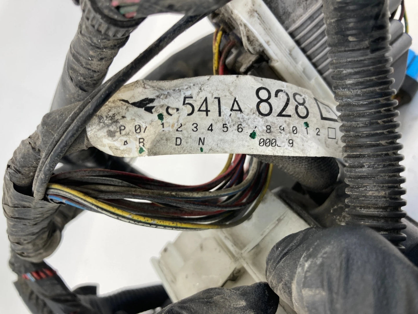 2009-2012 MITSUBISHI GALANT 3.8L AT ENGINE FUSE BOX RELAY COMPARTMENT MR587807