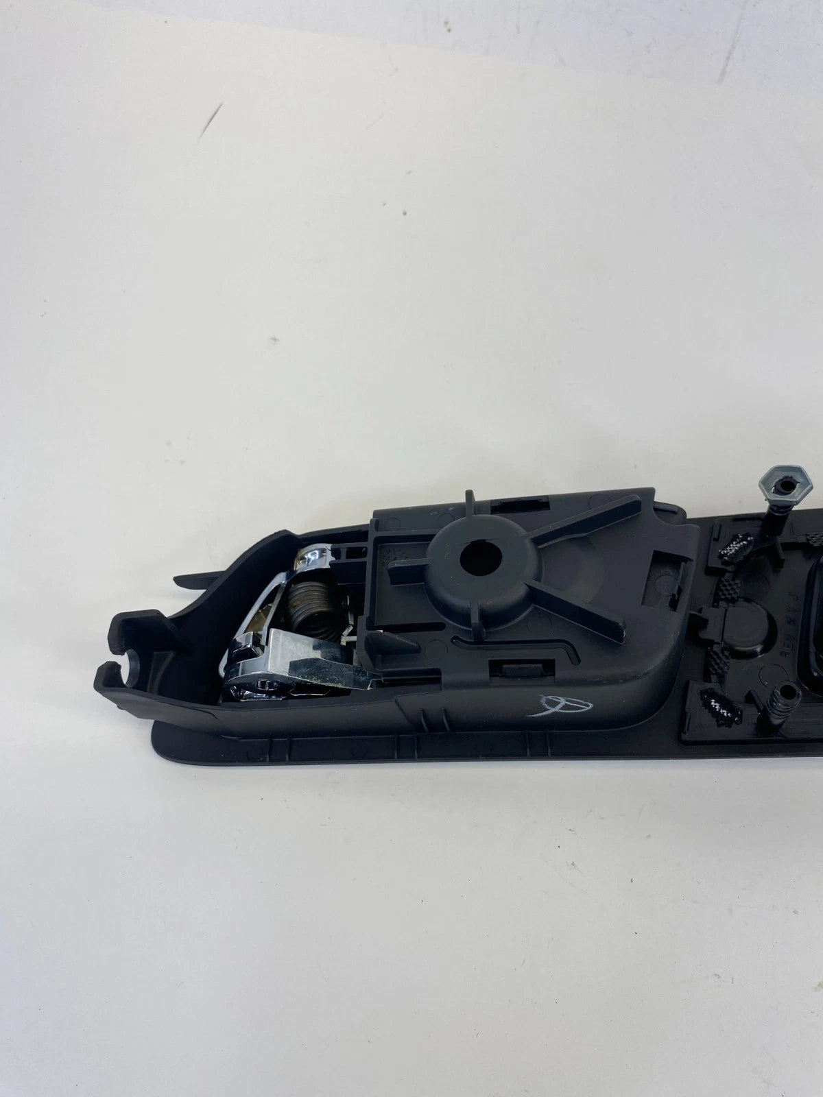2013-2015 FORD POLICE INTERCEPTOR UTILITY FRONT RIGHT PASS INTERIOR DOOR HANDLE