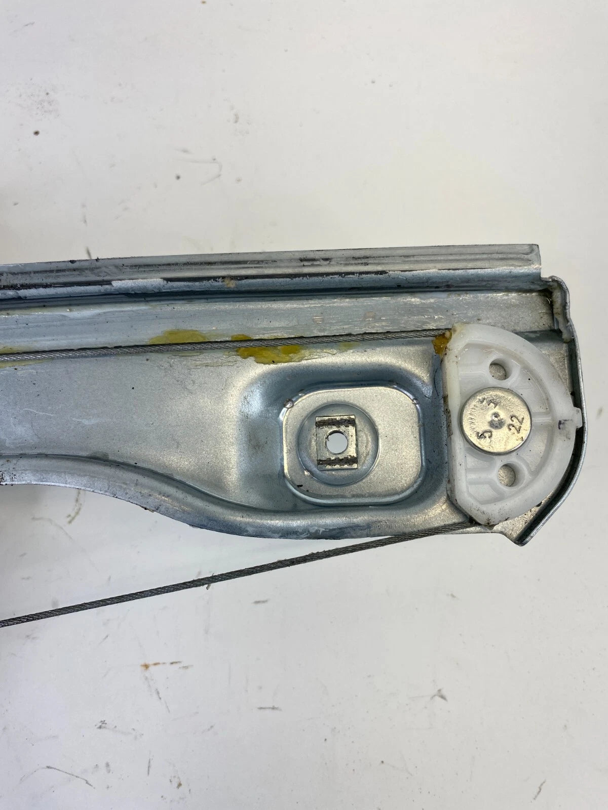 13-20 CHEVROLET SONIC REAR LEFT DOOR POWER WINDOW REGULATOR W/ MOTOR 98820-J305