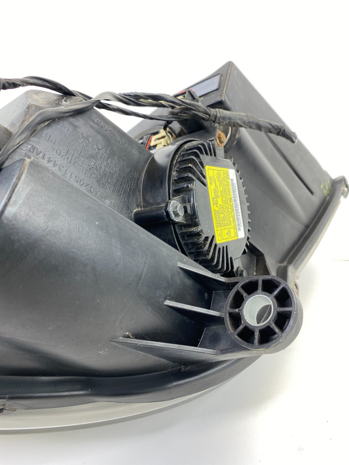 2009-2014 VW Volkswagen Routan Front Left Driver Headlight Headlamp 05113439A