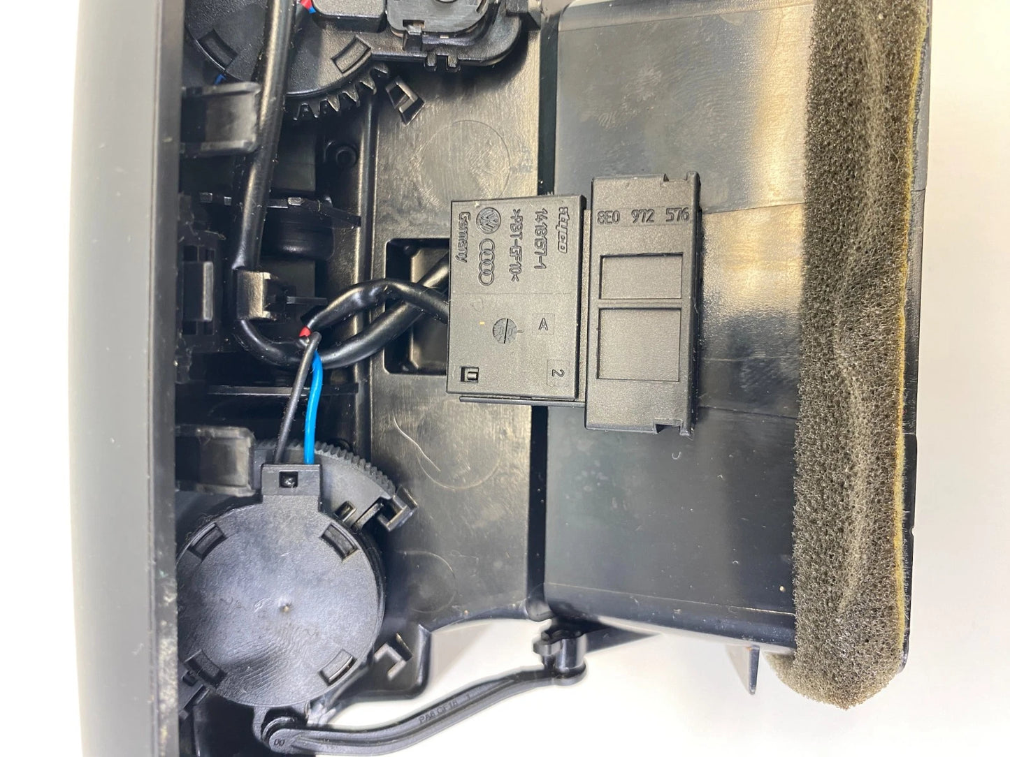 2009-2017 AUDI A5 QUATTRO REAR CENTER CONSOLE A/C AIR VENT 8K0-819-203-E OEM