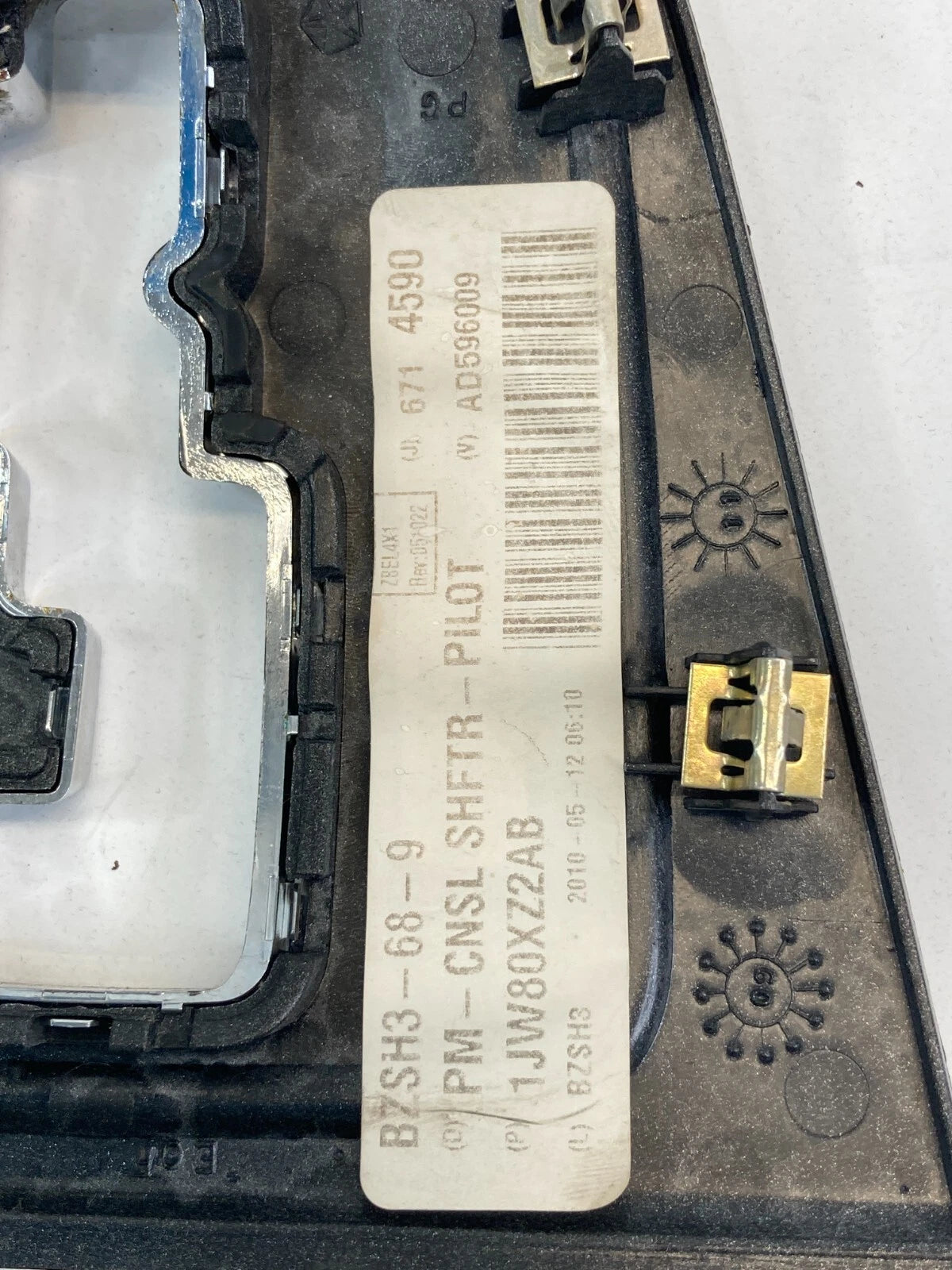 2010-2012 DODGE CALIBER CENTER CONSOLE SHIFTER BEZEL TRIM PANEL 1JW80XZ2AB OEM